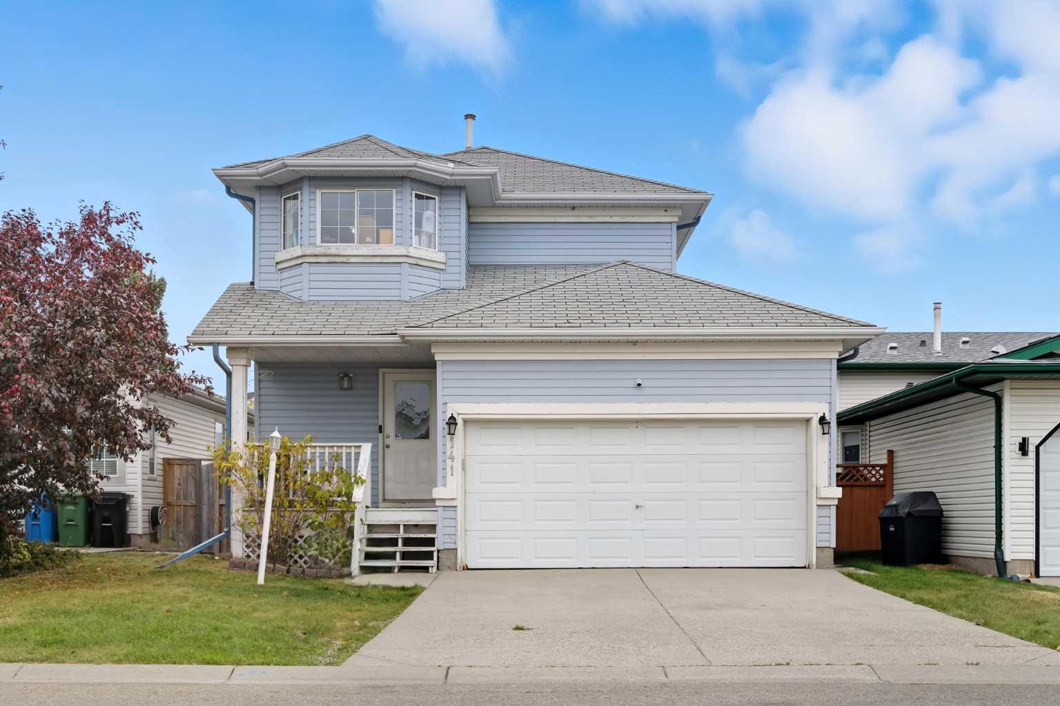 141 Saratoga Close NE, Calgary, AB T1Y 7A1