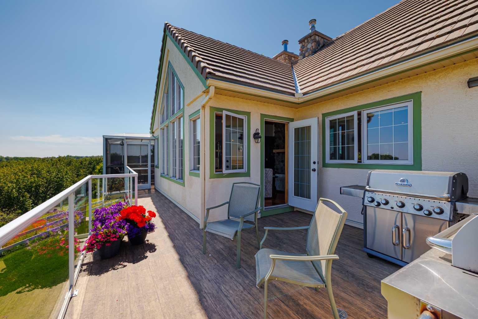 98 Equestrian Dr, Calgary, AB T3R 1C9
