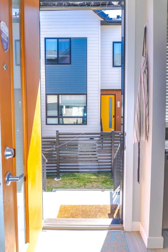 318 Redstone Cres NE, Calgary, AB T3N 1M4