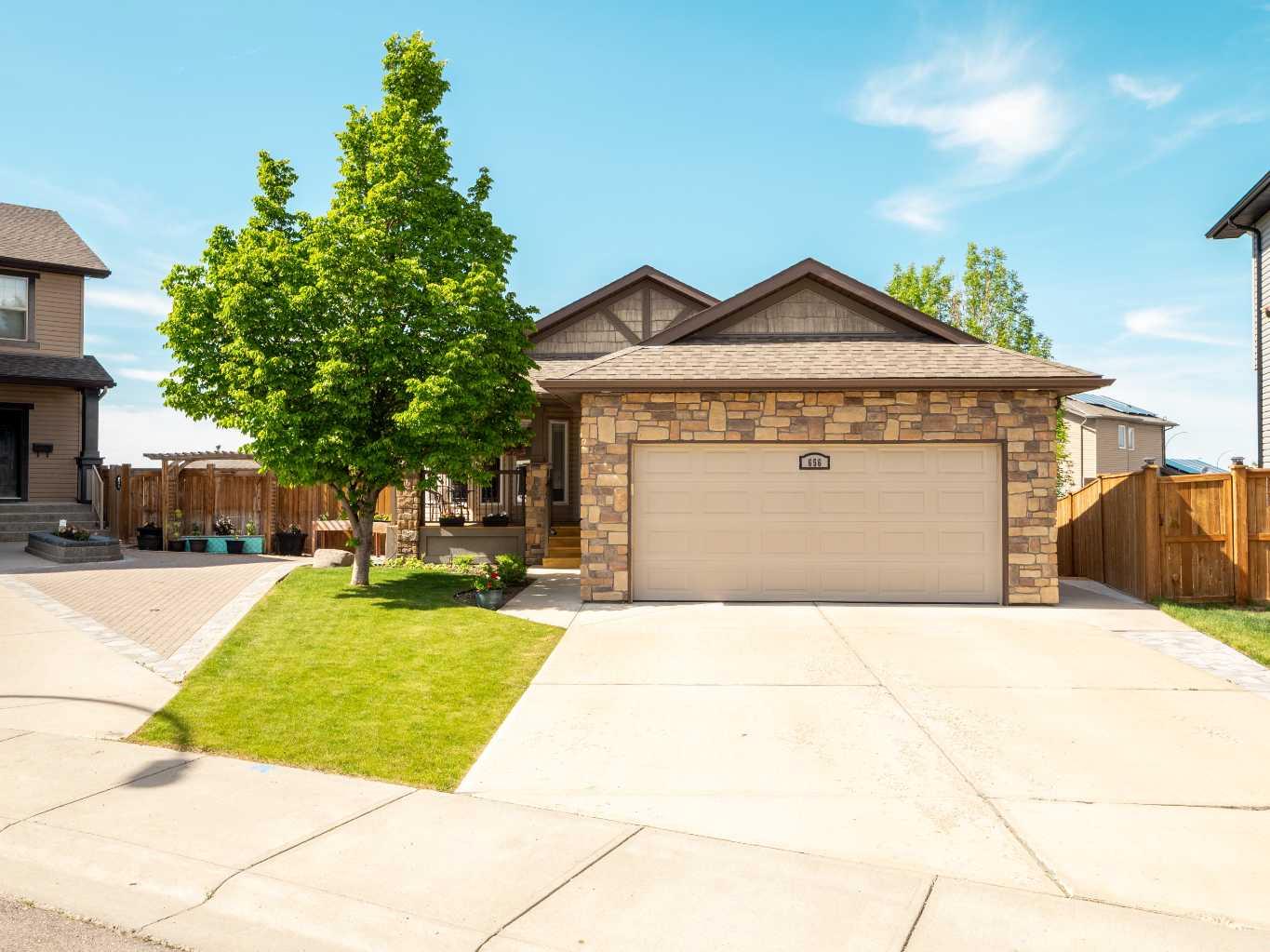 656 Florence Ho Leong Cres N, Lethbridge, AB T1H 5M6