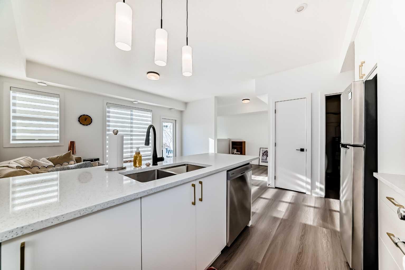 2117 81 Street Sw Unit 165, Calgary, AB T3H 6H5