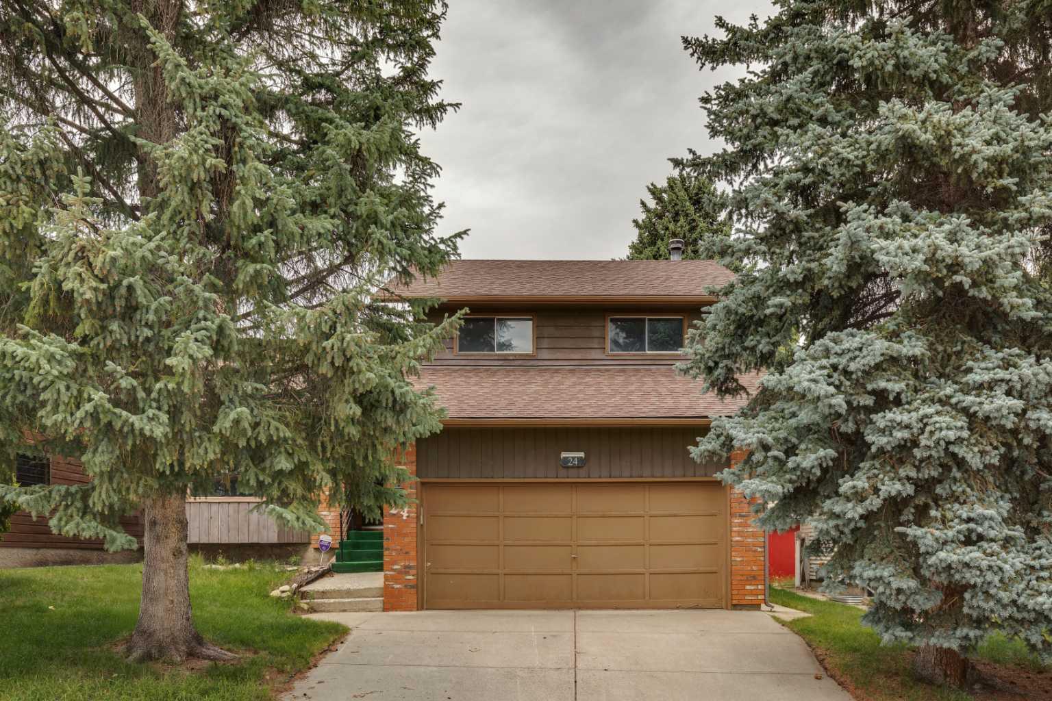 24 Strathcona Close SW, Calgary, AB T3H 1L3