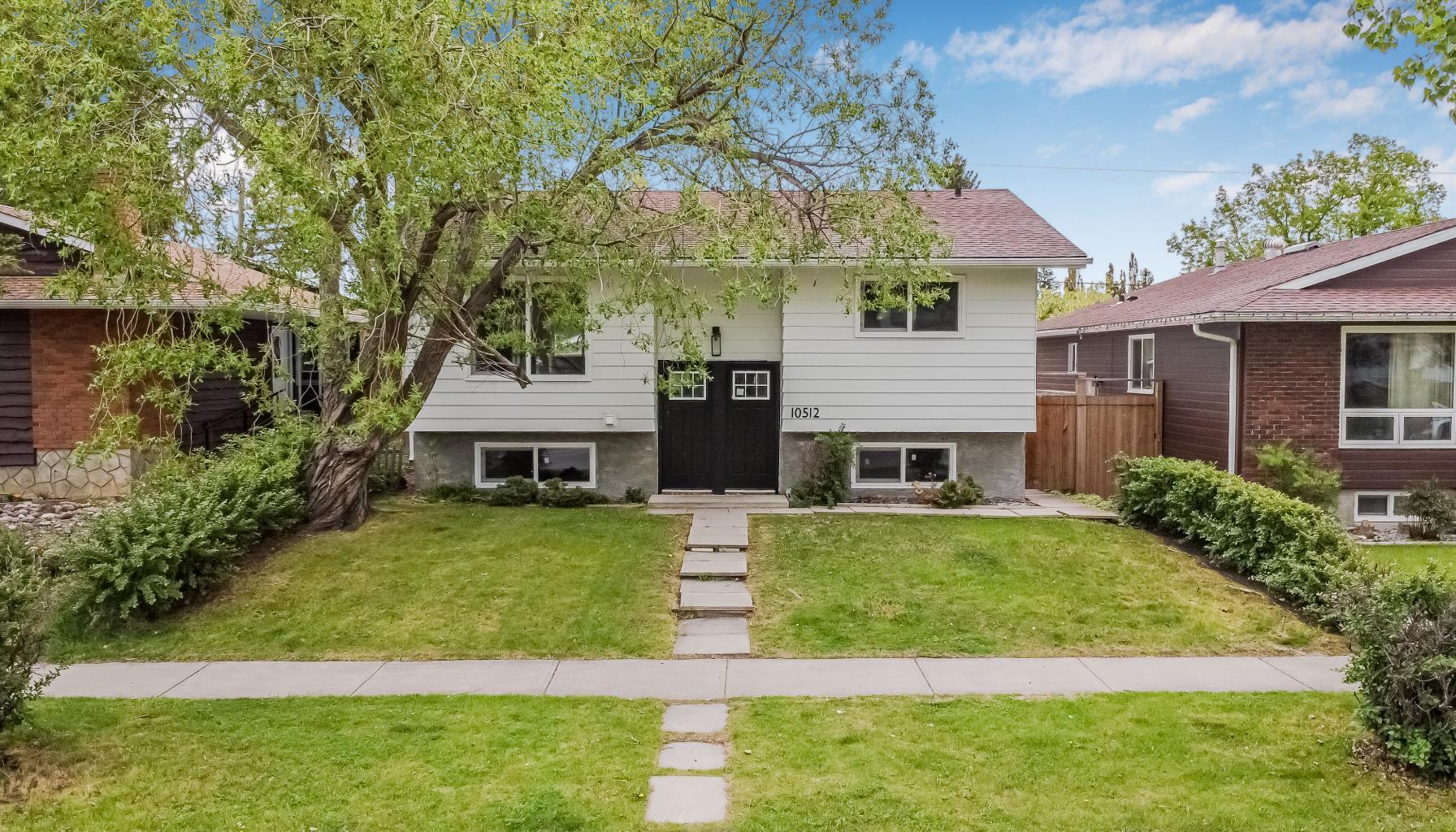 10512 Oakfield Dr SW, Calgary, AB T2W 2A9