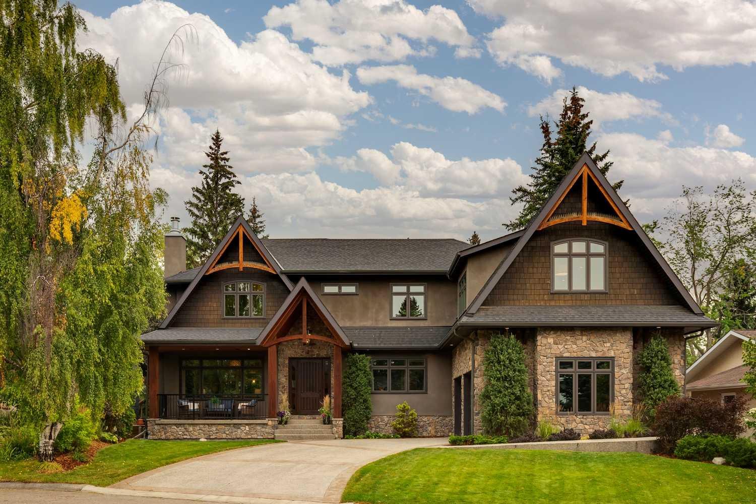 16 Varal Pl NW, Calgary, AB T3A 0A7