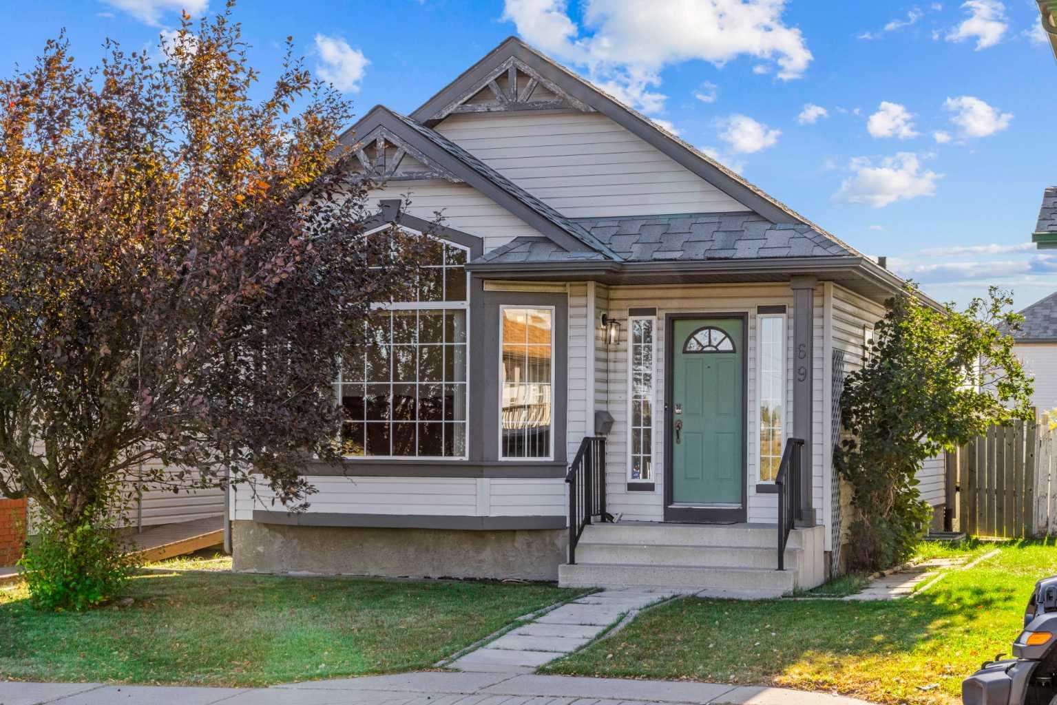 69 San Diego Mnr NE, Calgary, AB T1Y 7B6