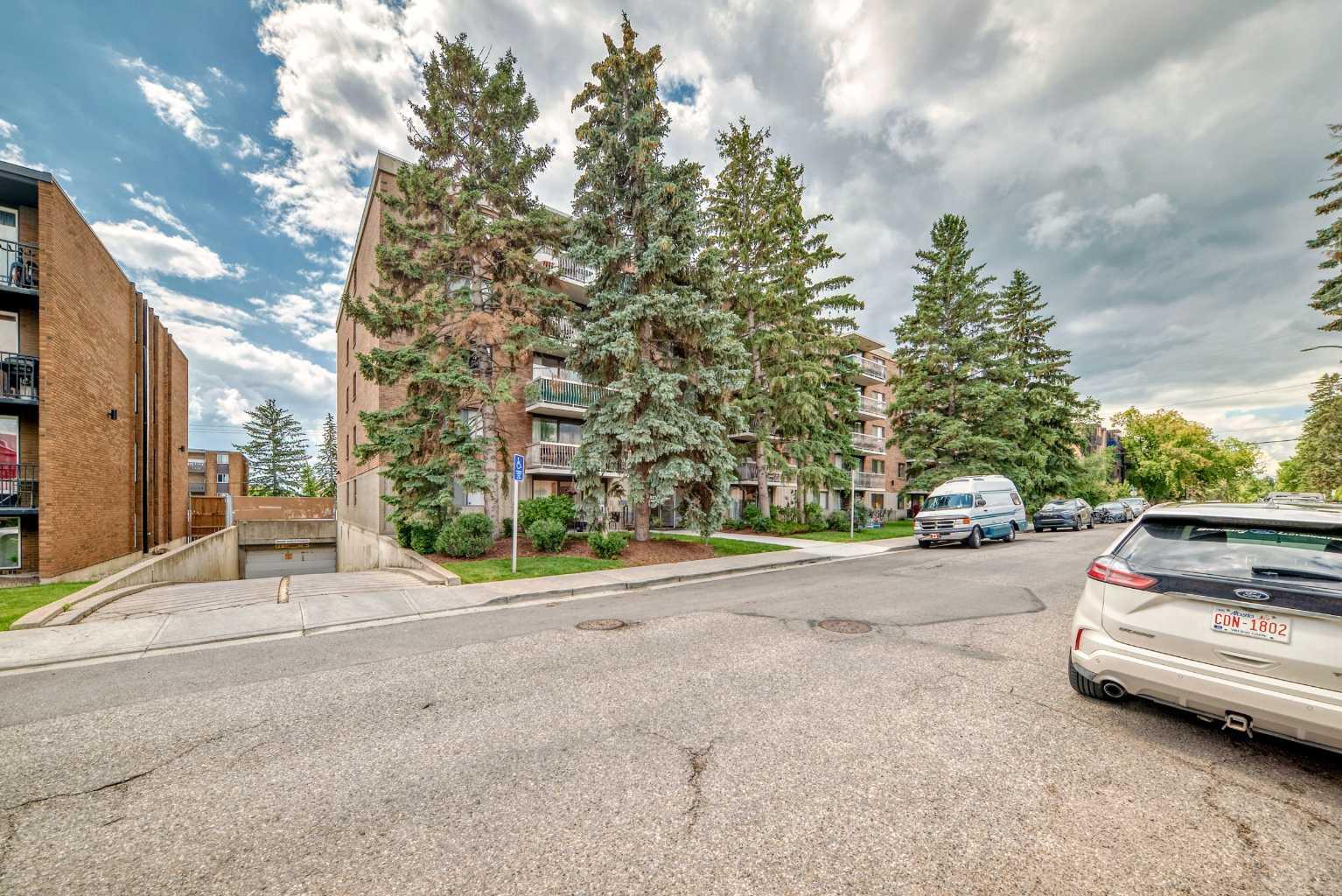 521 57 Avenue Sw Unit 301, Calgary, AB T2V 4N5