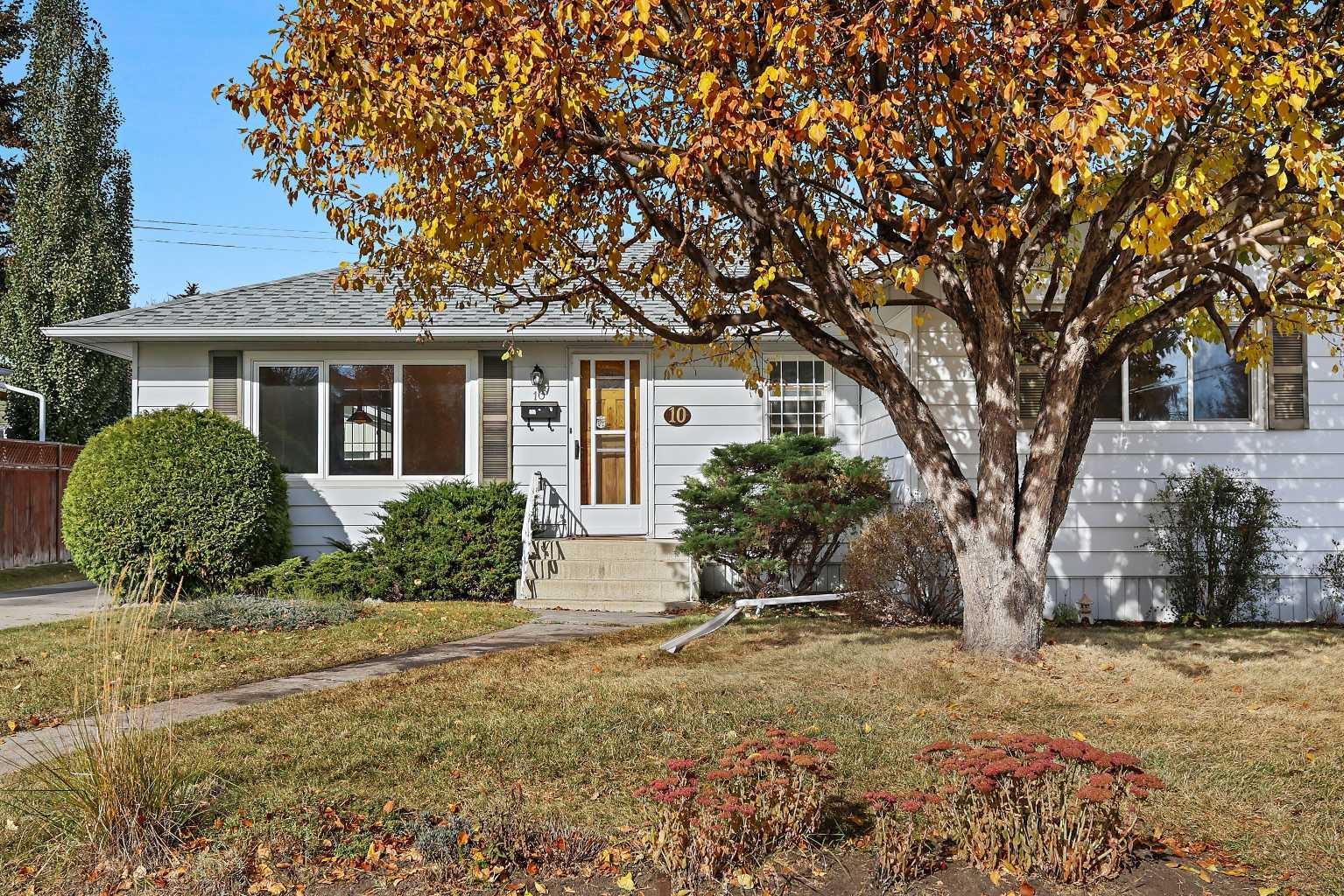 10 Glamorgan Dr SW, Calgary, AB T3E 4Z2