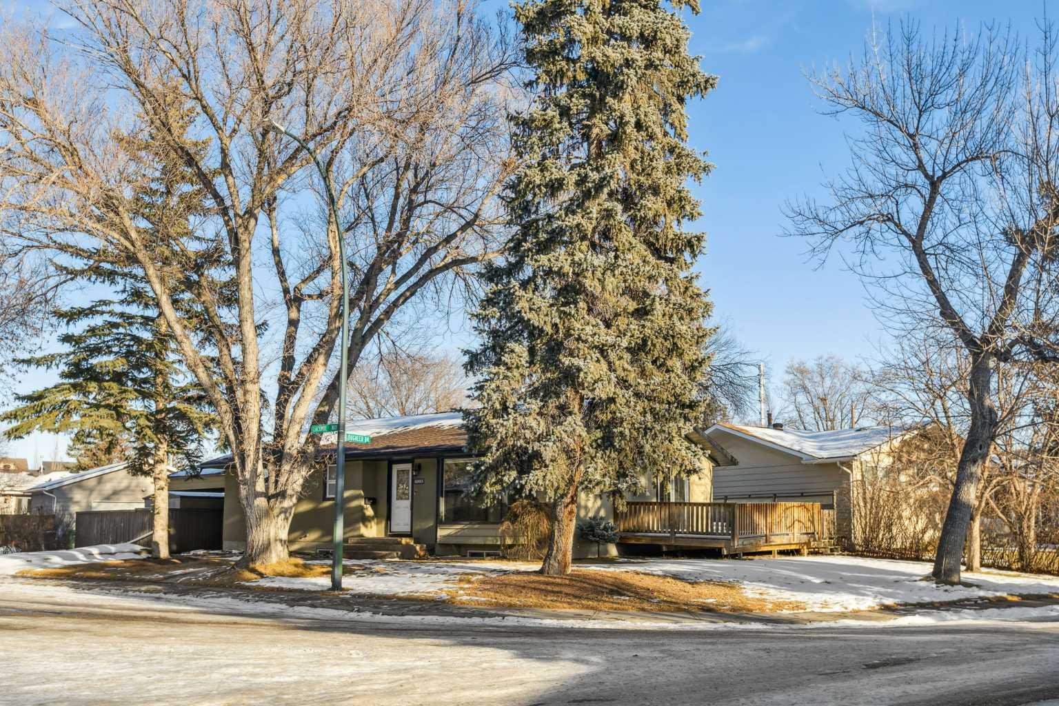 6003 Lacombe Way SW, Calgary, AB T3E 5T4