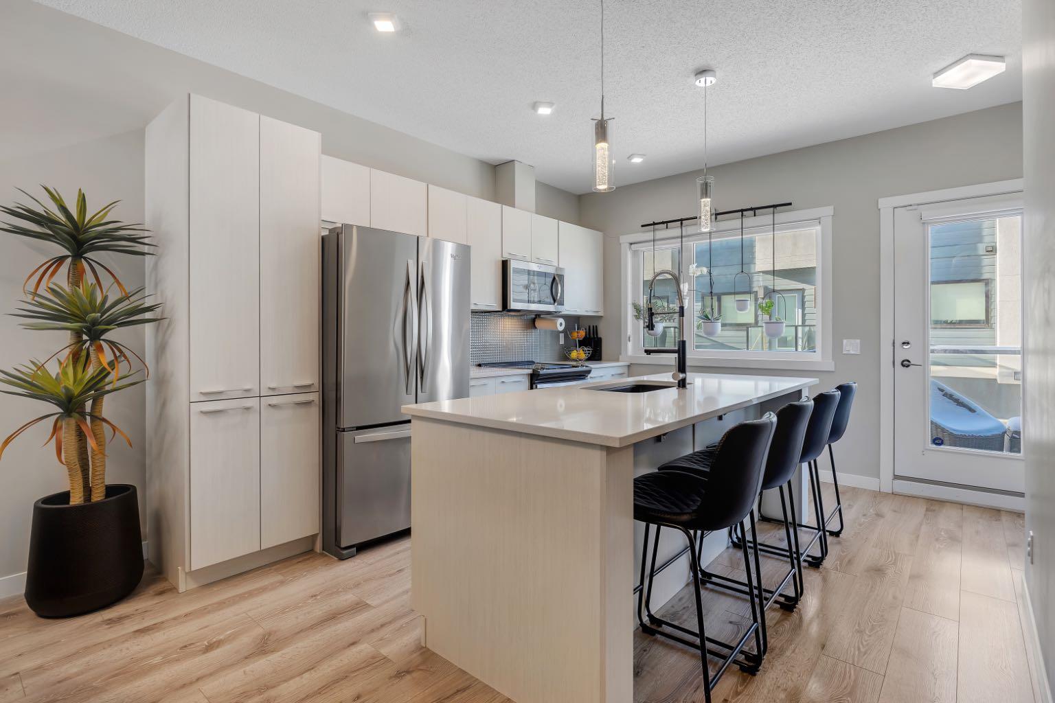 218 Sherwood Square Nw Unit 302, Calgary, AB T3R 0Y2