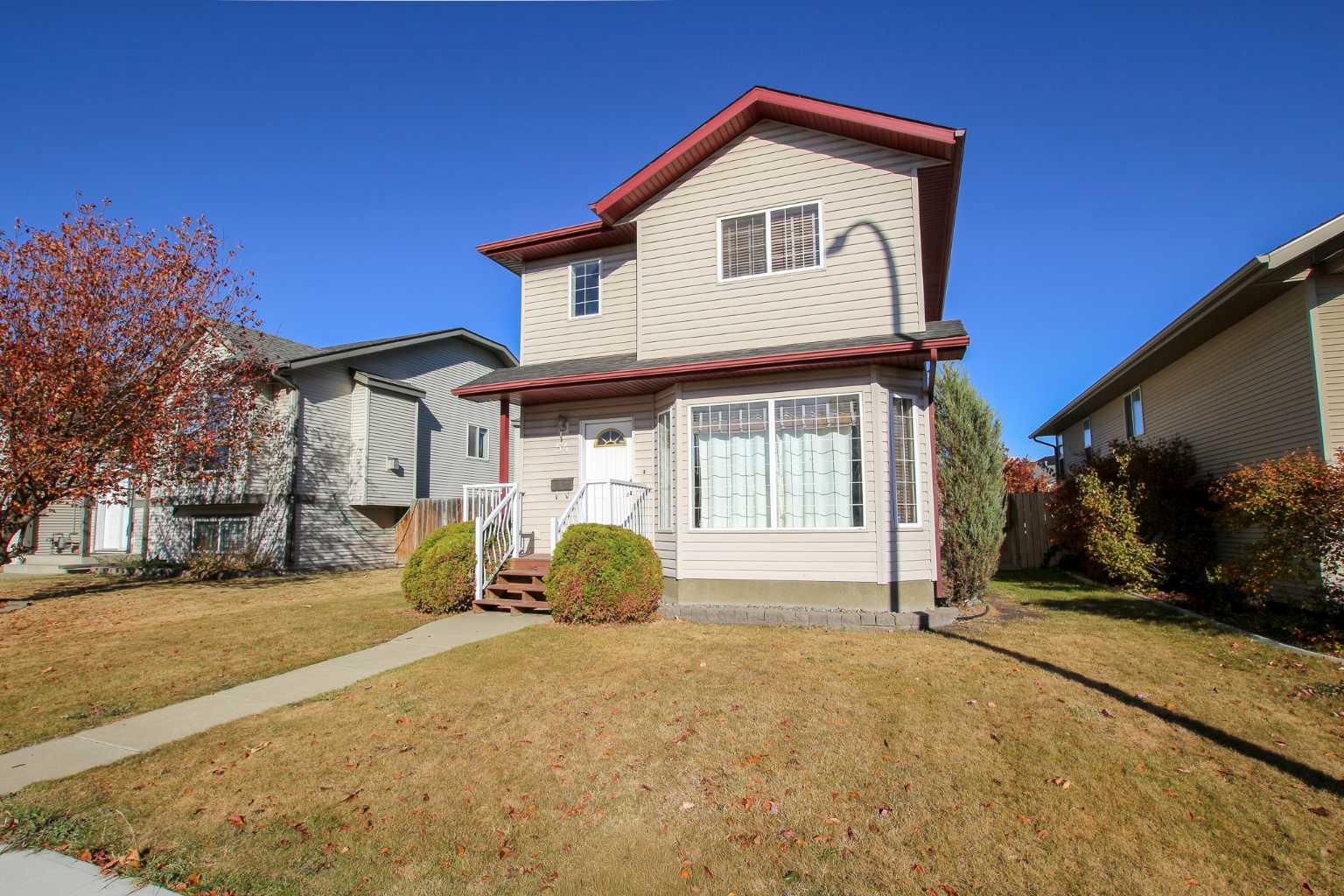 54 Ives Cres, Red Deer, AB T4R 3G9