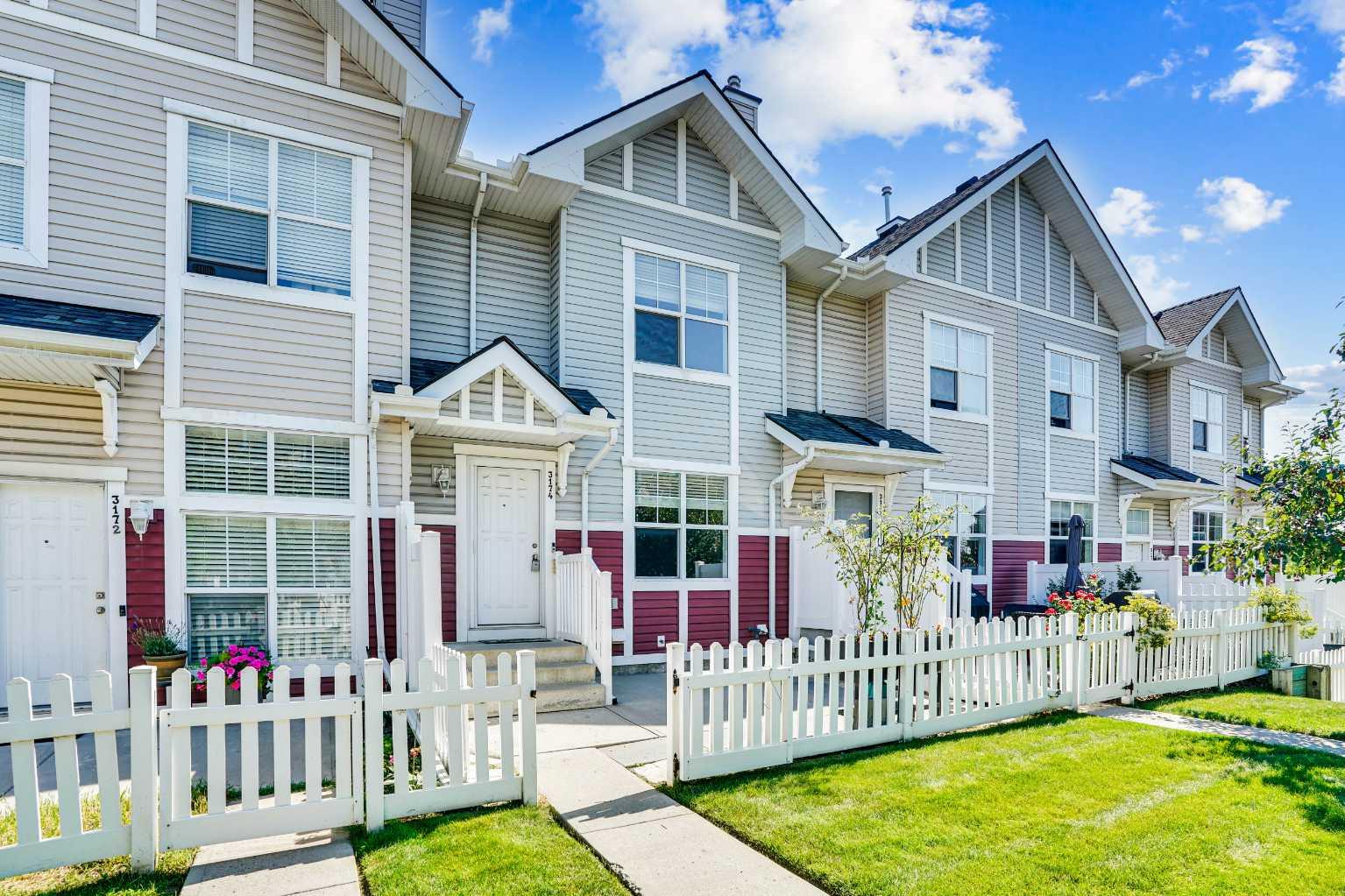 3174 New Brighton Gdns SE, Calgary, AB T2Z 0A7