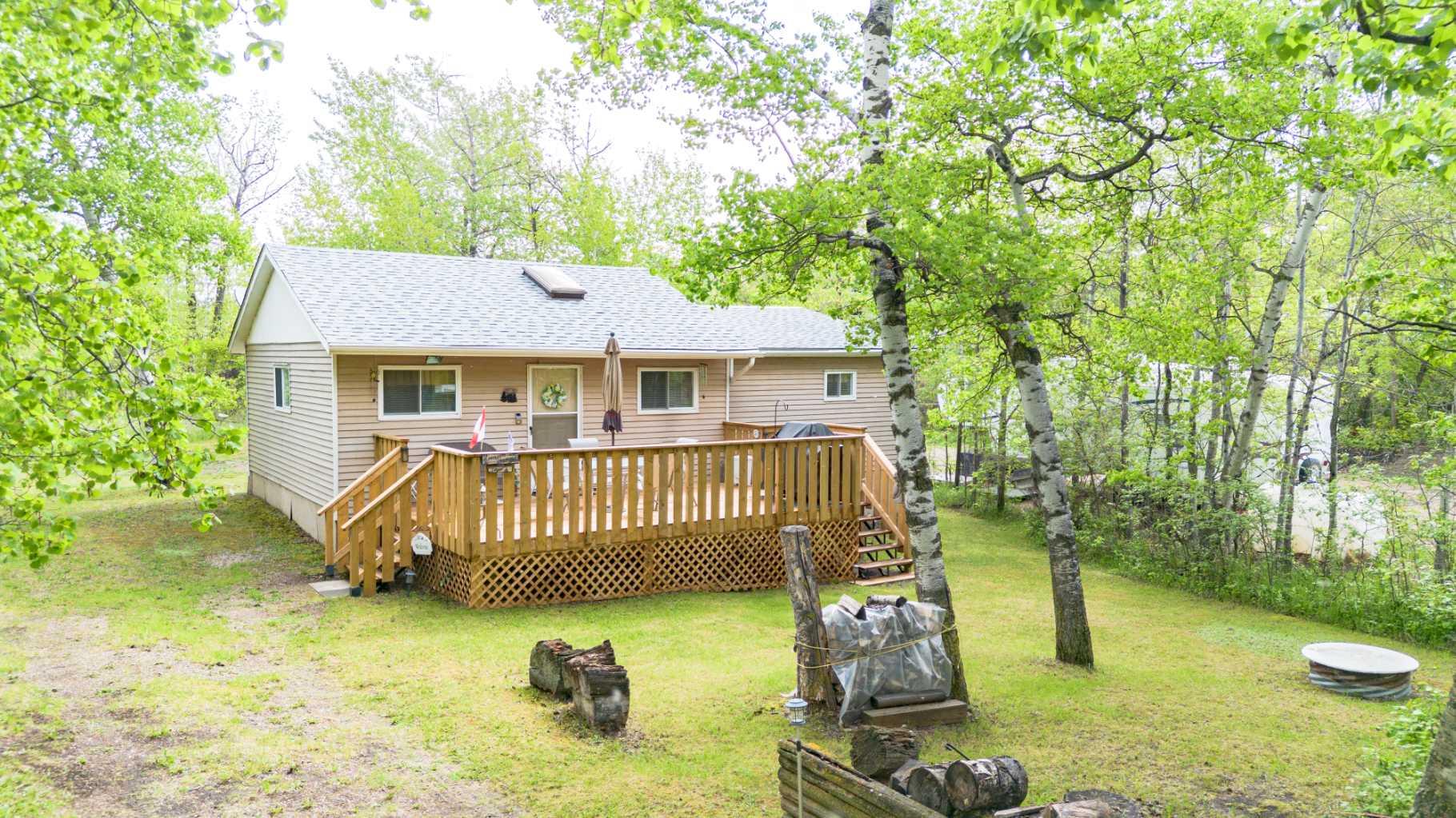 14 16 4 St, White Sands, AB T0C 2L0