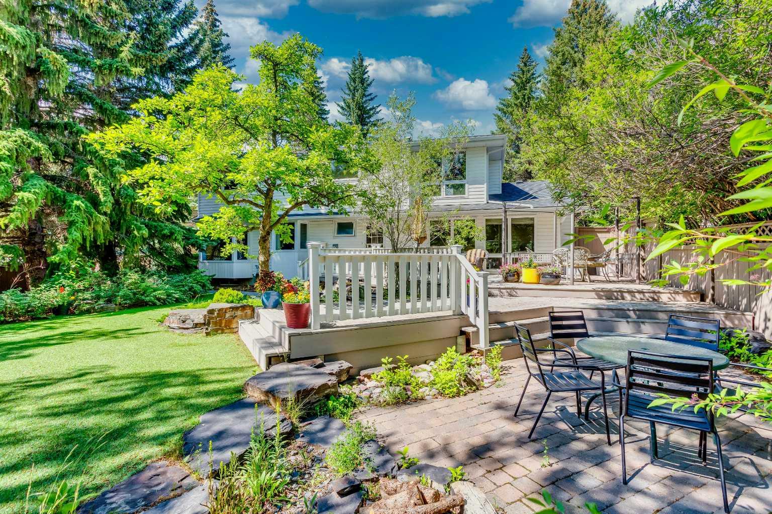 2 Varston Pl NW, Calgary, AB T3A 0B7