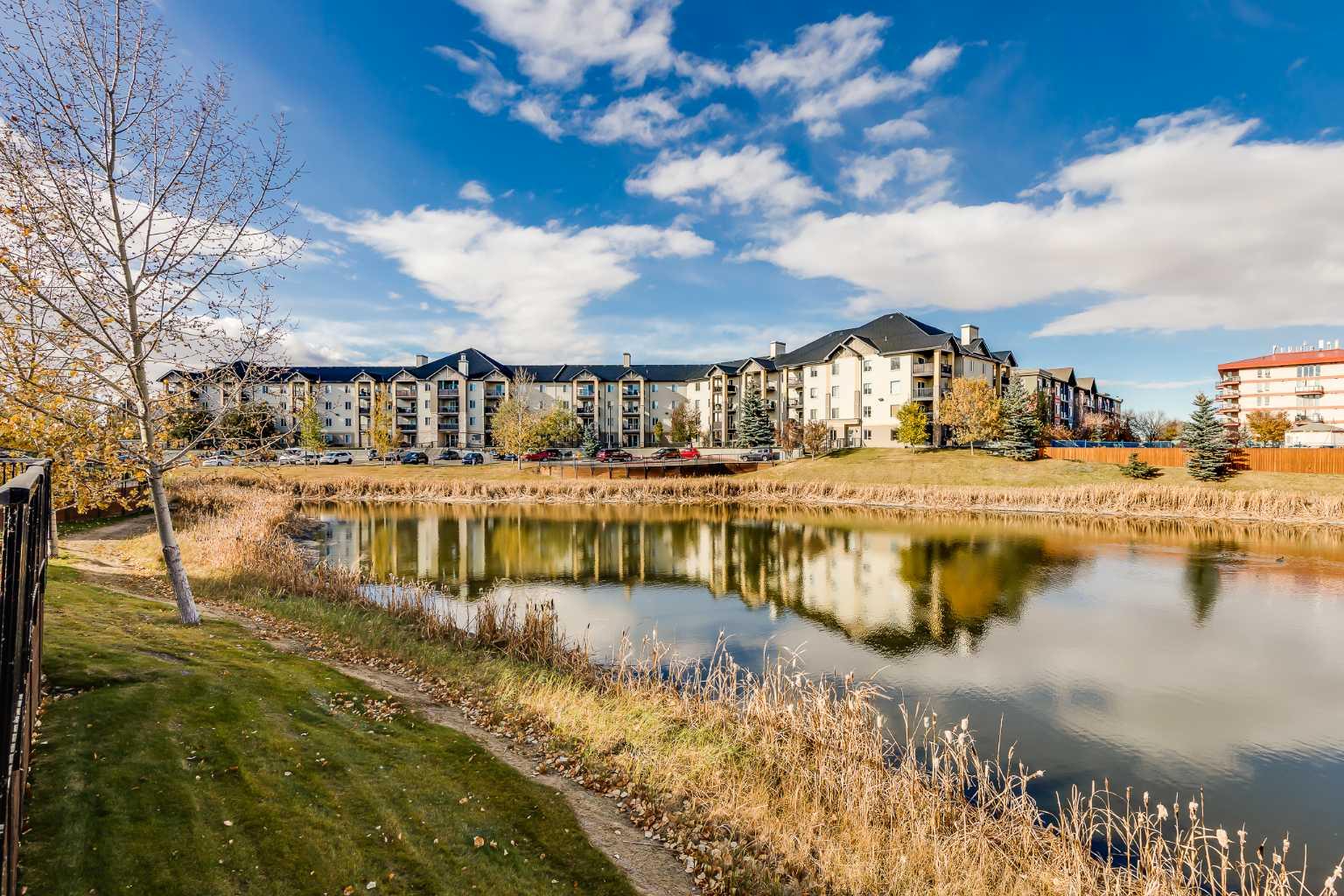 304 Mackenzie Way Sw Unit 8128, Airdrie, AB T4B 3H8