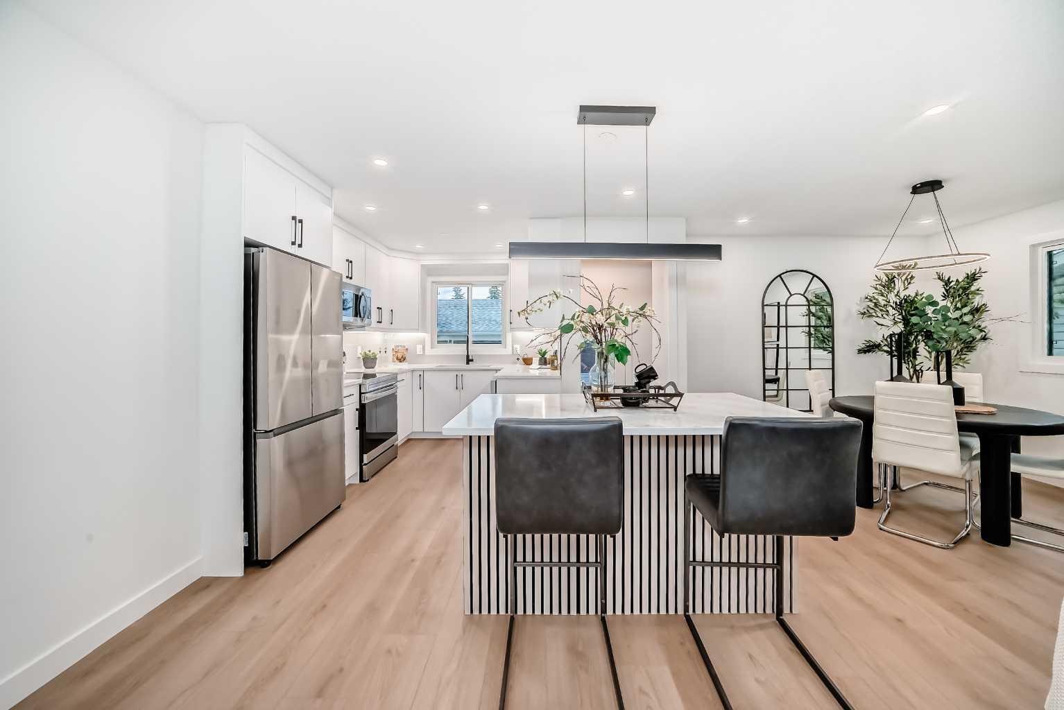 636 Cedarille Way SW, Calgary, AB T2W 2G7