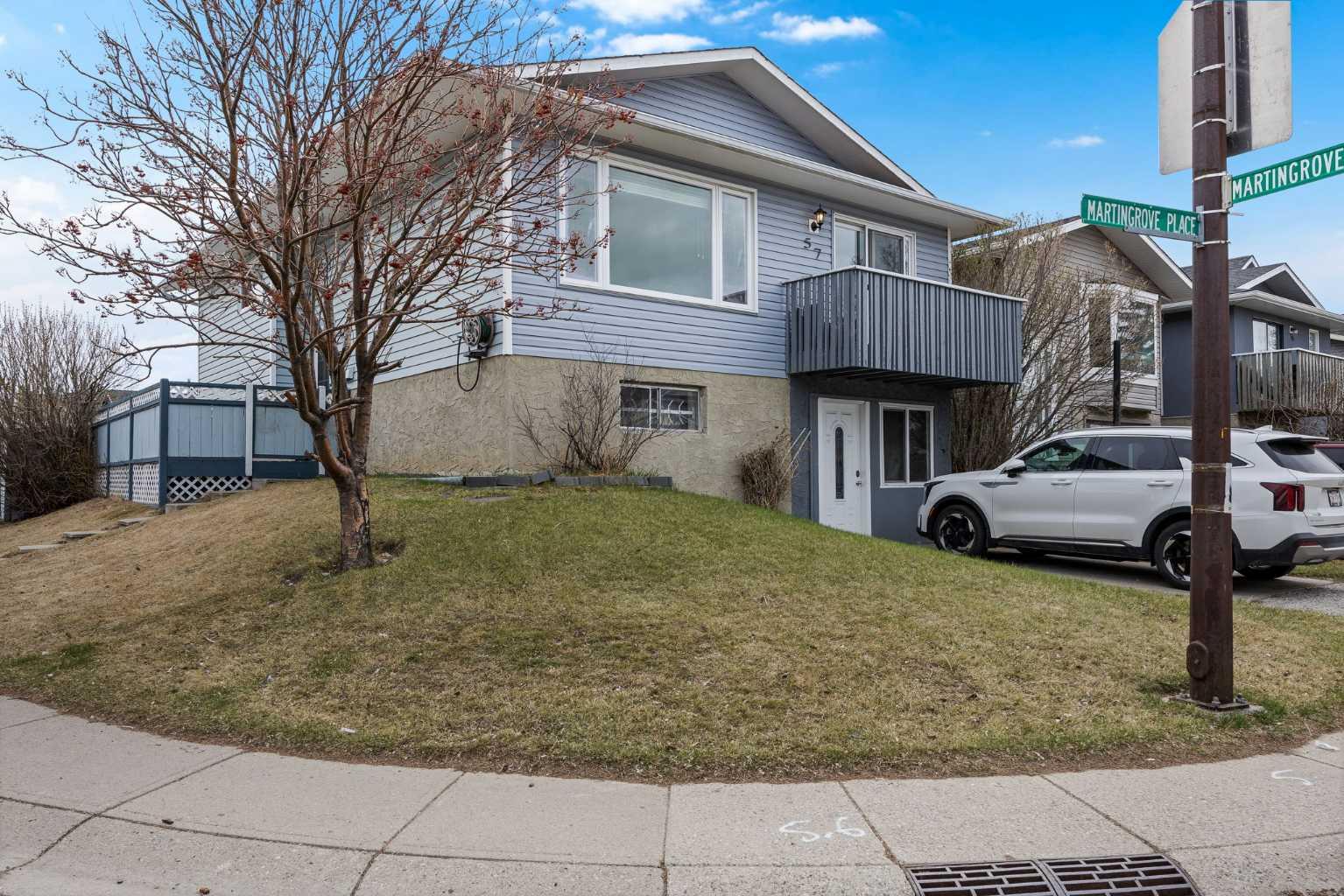 57 Martingrove Pl NE, Calgary, AB T3J 2S8