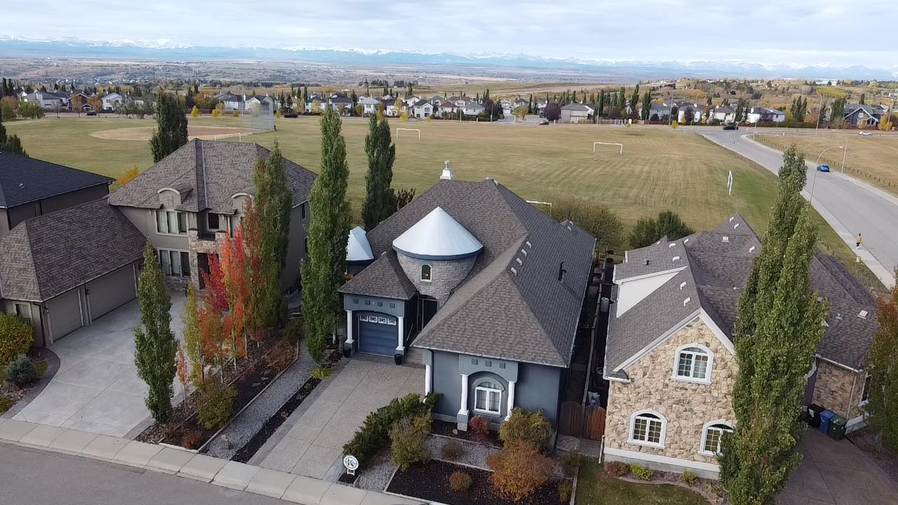 7 Rockcliff Lndg NW, Calgary, AB T3G 5Z5