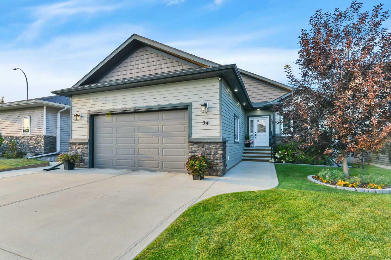 34 Leaside Cres, Sylvan Lake, AB T4S 0A3