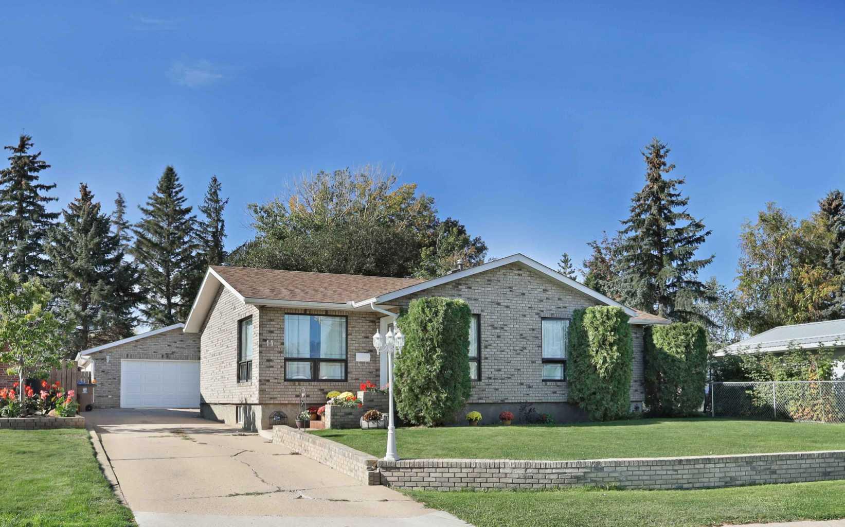 11 Lakeview Cres E, Brooks, AB T1R 0L9