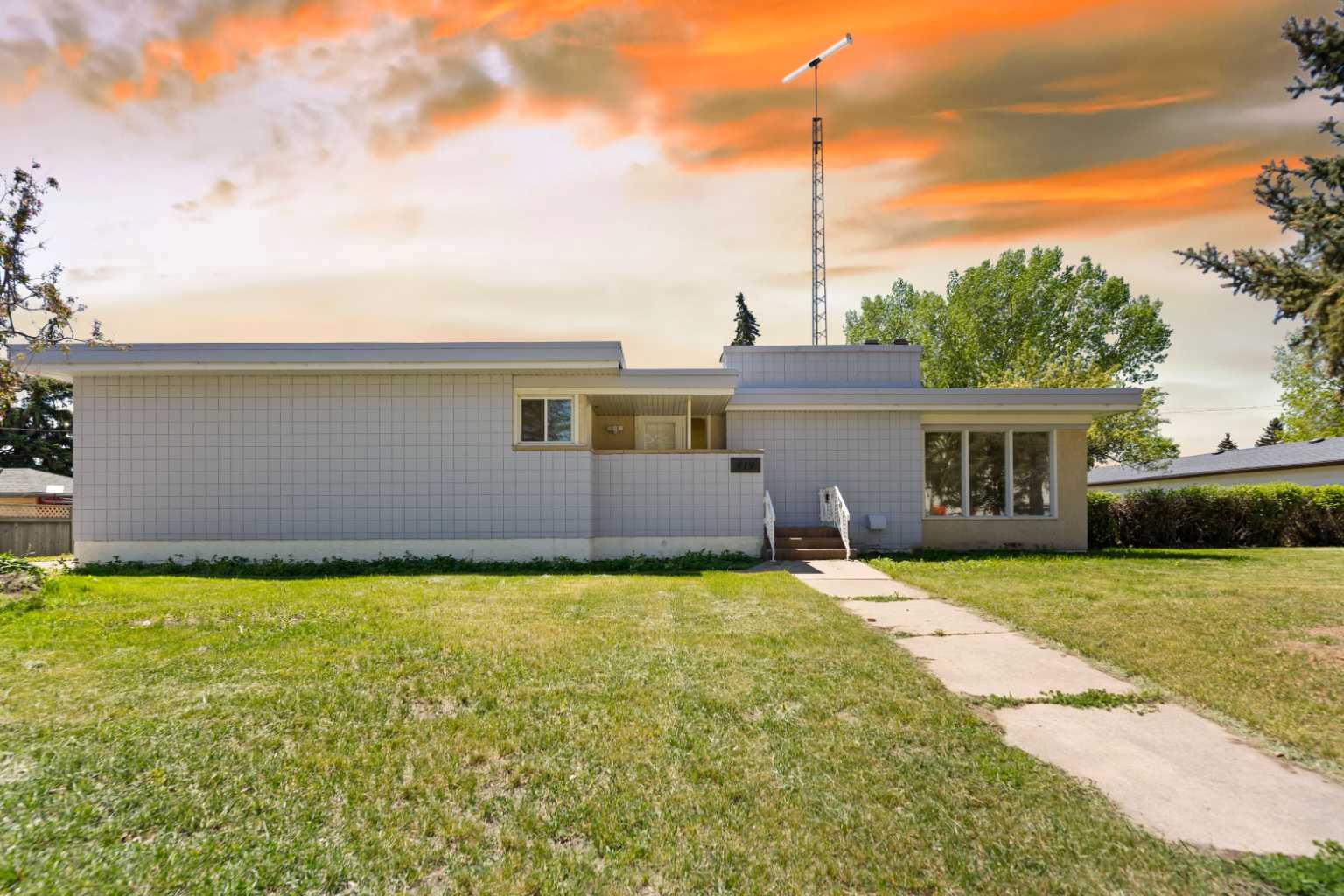 419 5 Street, Beiseker, AB T0M 0G0
