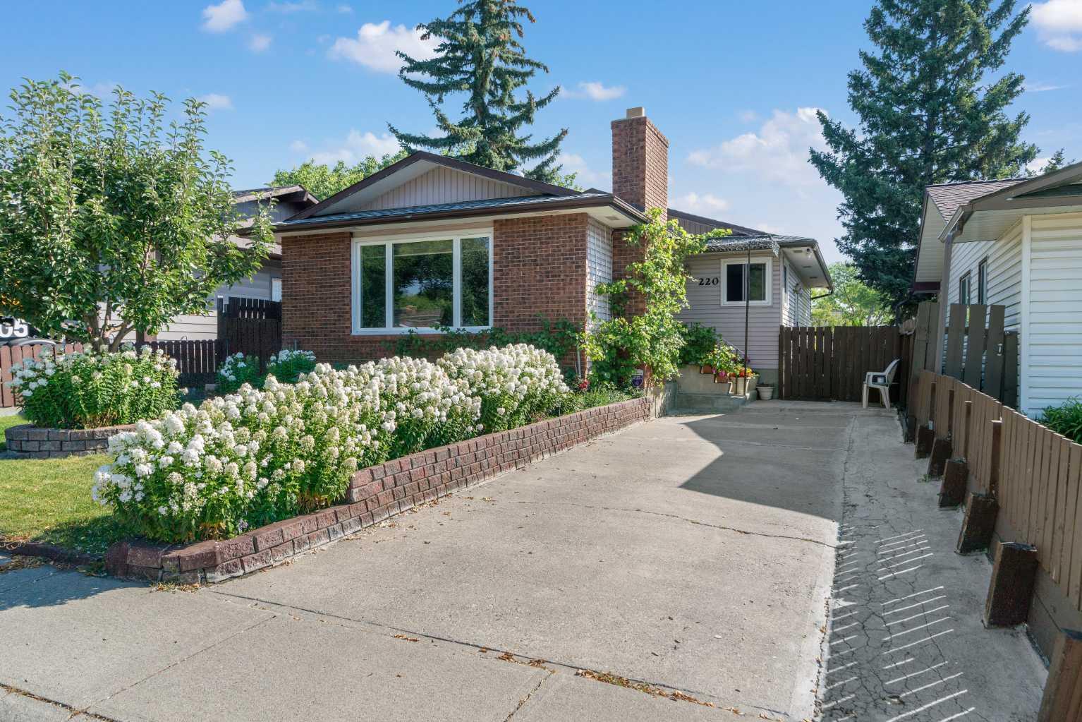 220 Temple Close NE, Calgary, AB T1Y 2B6