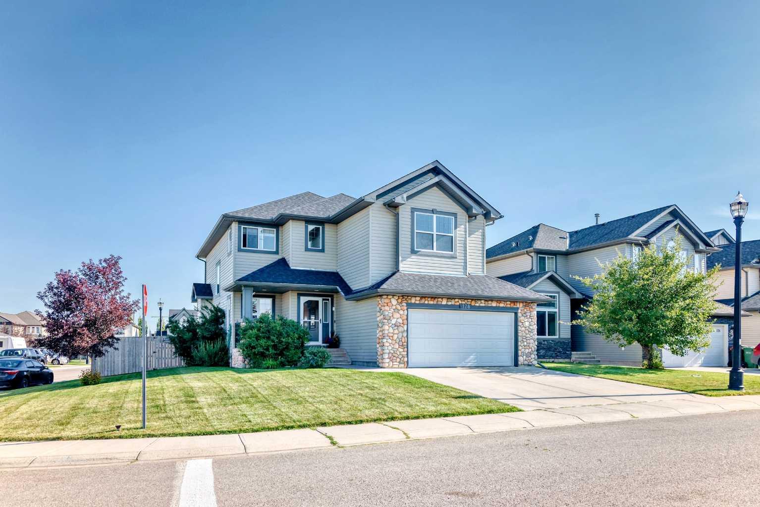 128 Lavender Way, Chestermere, AB T1X 0B2