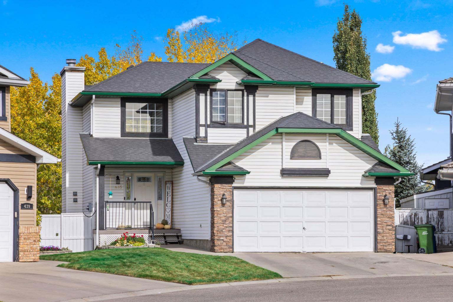 435 Douglas Ridge Mews SE, Calgary, AB T2Z 2M4