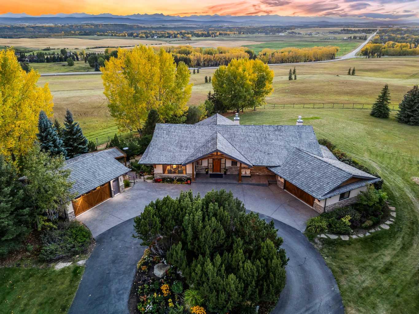 15 Escarpment Park, Calgary, AB T3Z 3M7