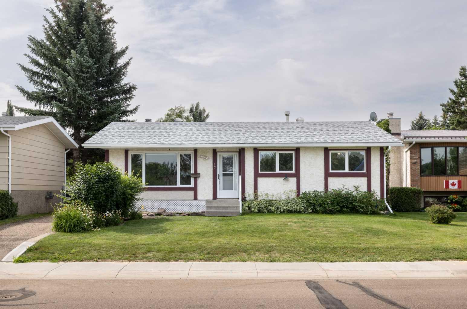 17 Northstar Dr, Lacombe, AB T4L 1S1