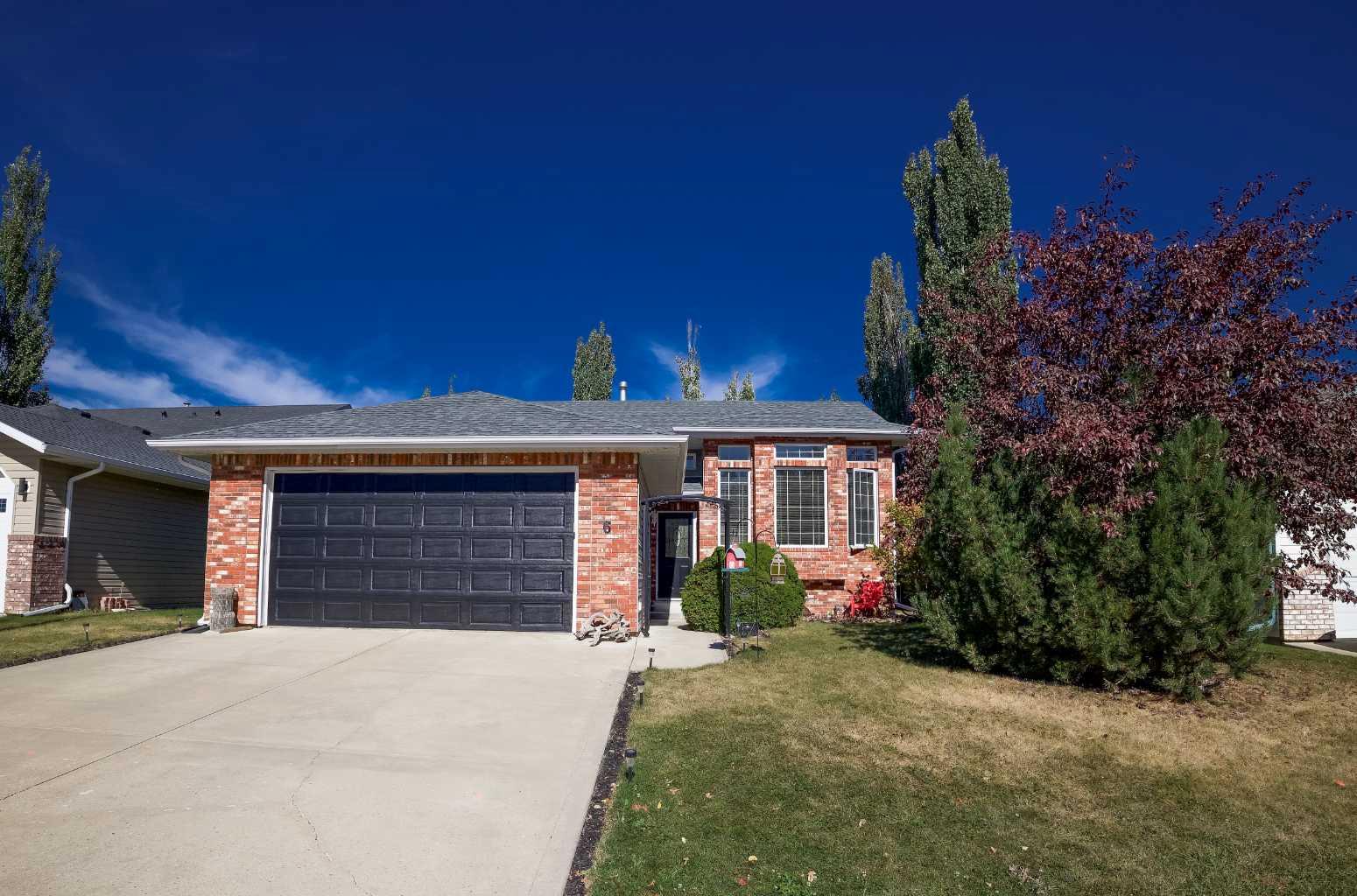 6 Royal Cres, Lacombe, AB T4L 2H7
