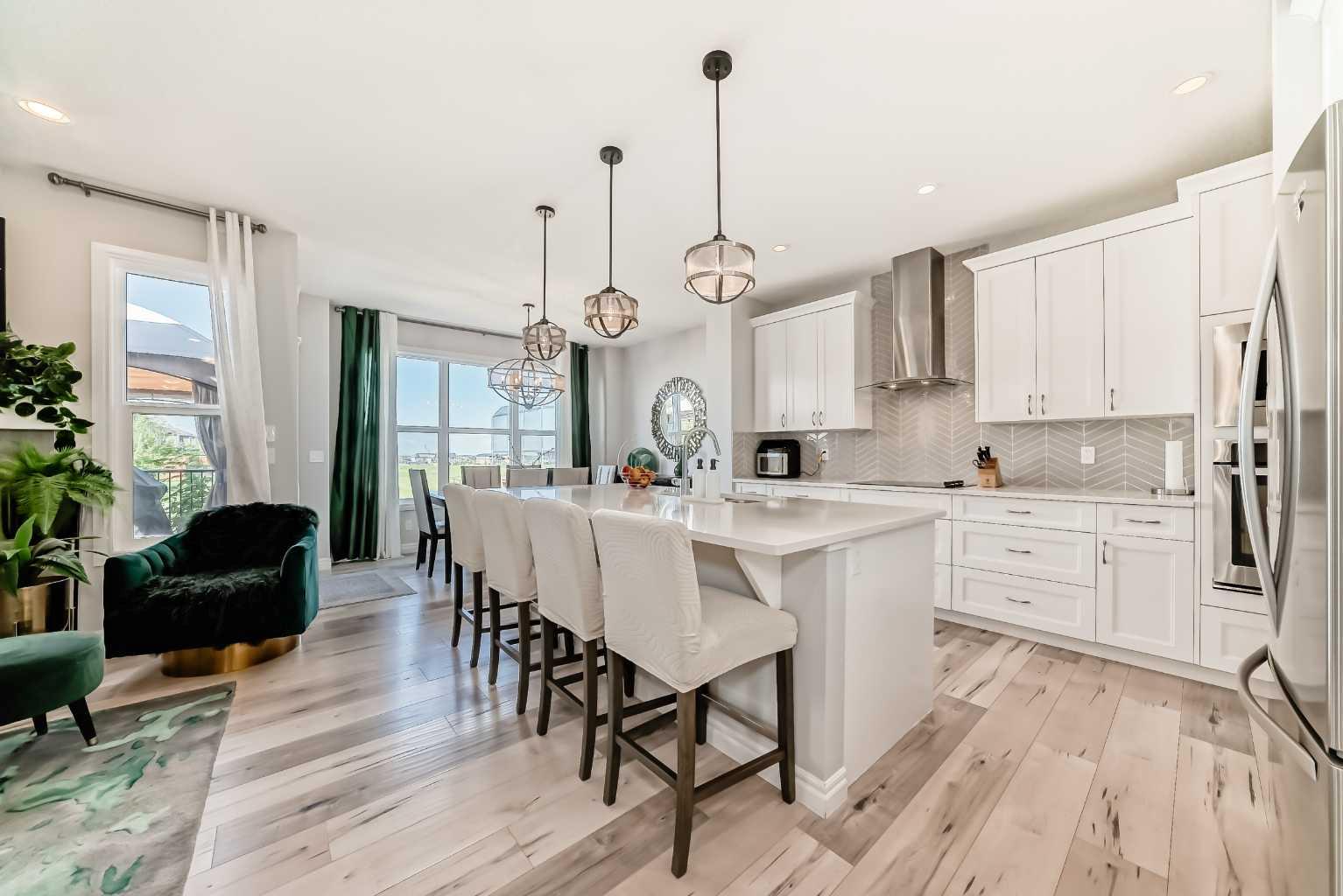 56 Belmont Ter SW, Calgary, AB T2X 4H6
