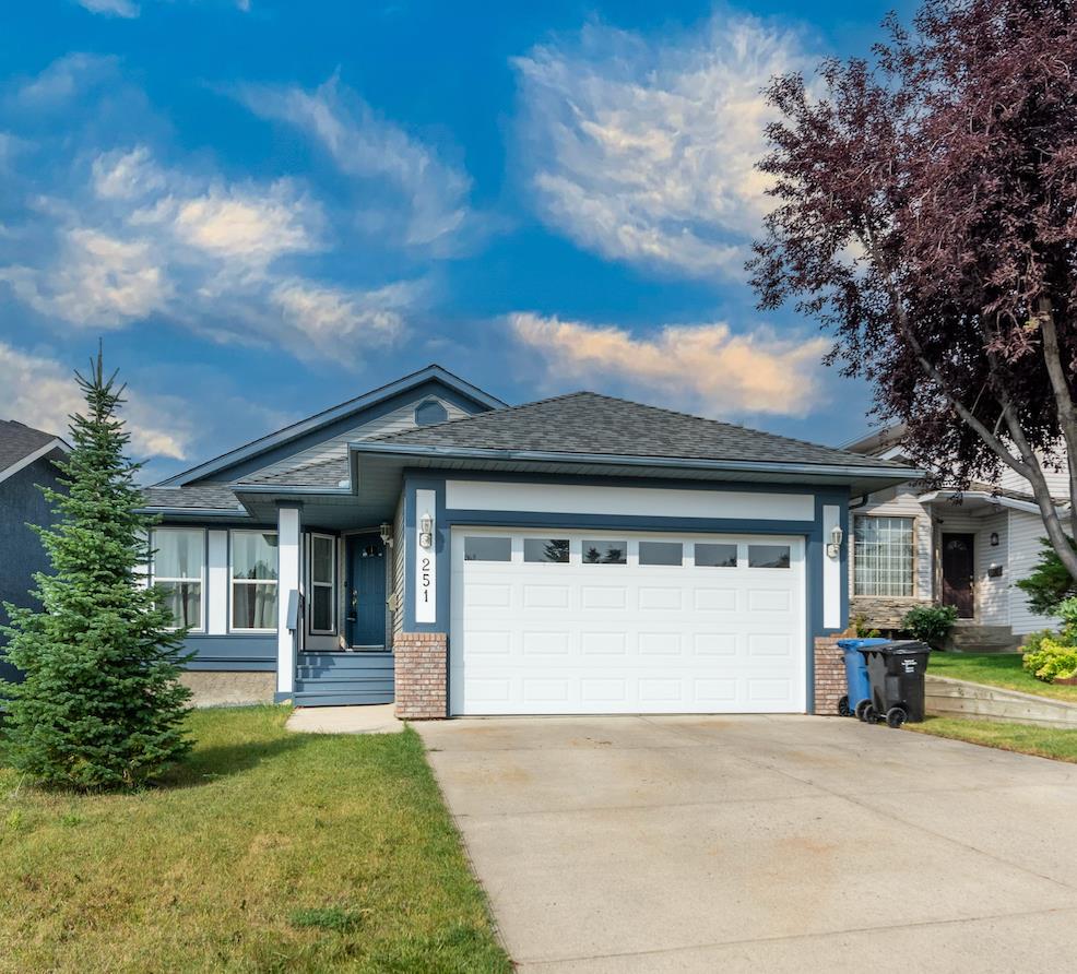 251 Douglas Woods Dr SE, Calgary, AB T2Z 2E8