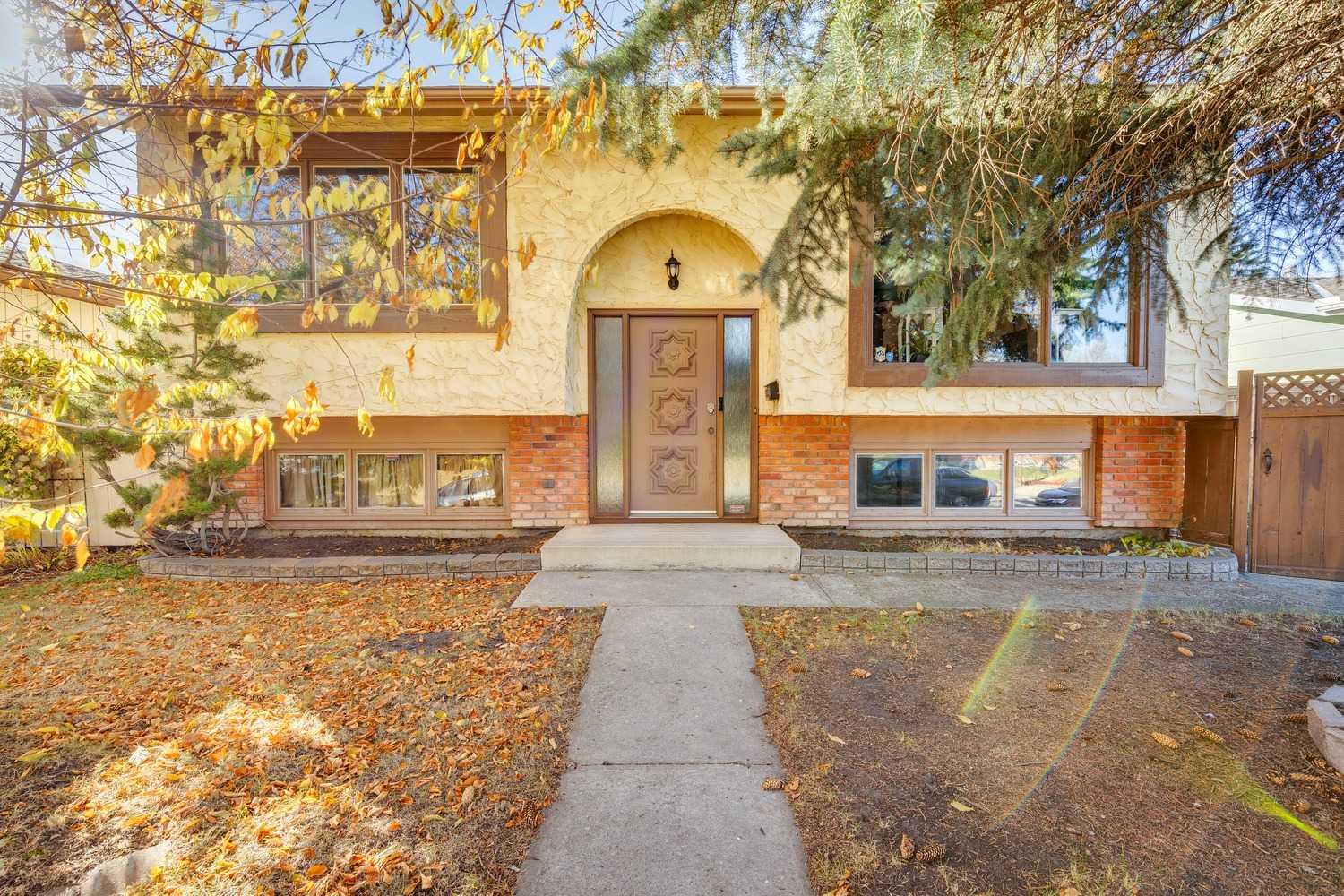 150 Midcrest Cres SE, Calgary, AB T2X 1B6