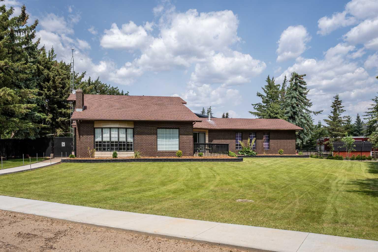 119 3 Avenue West, Alliance, AB T0B 0A0