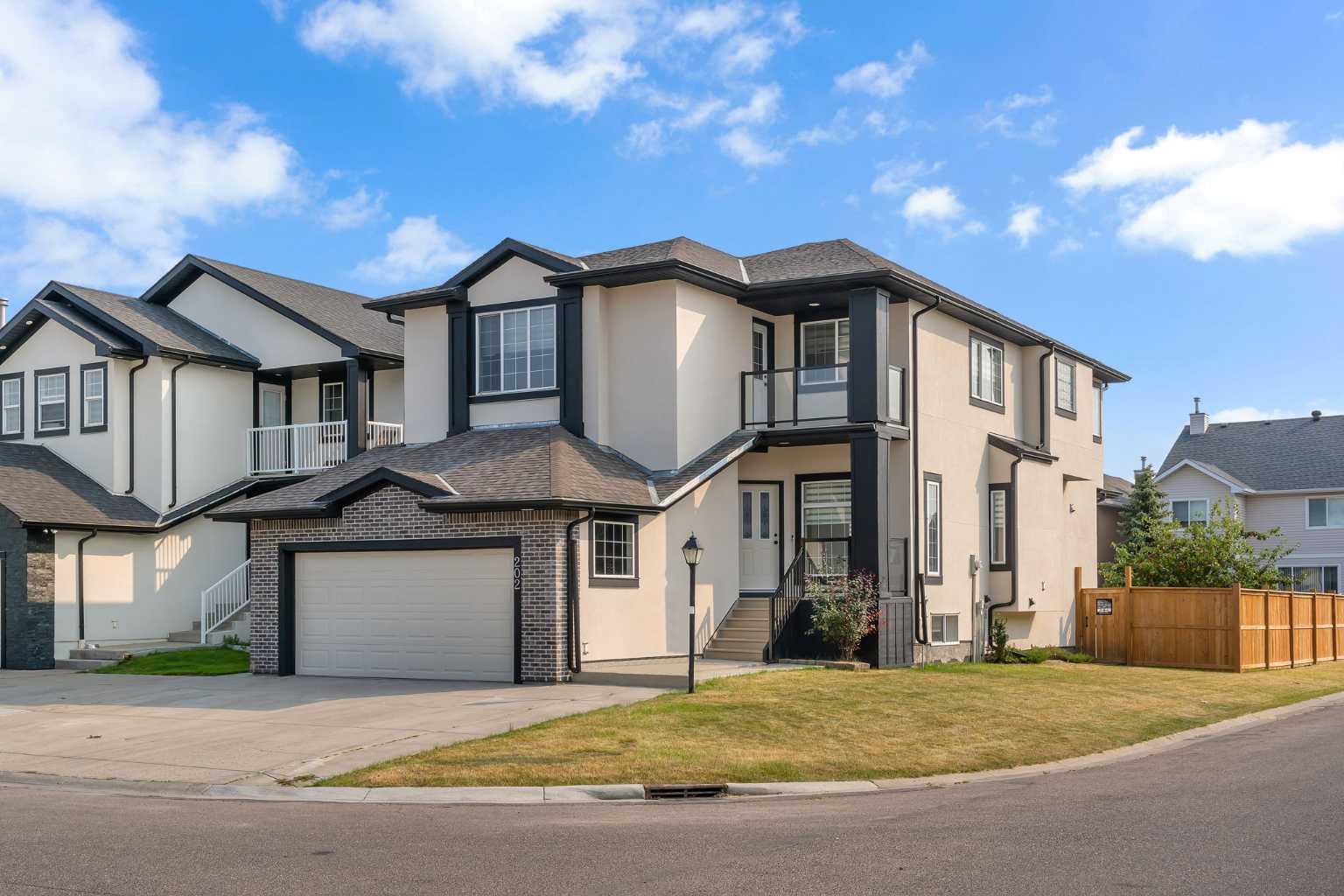 202 Coral Reef Mnr NE, Calgary, AB T3J 3Y7