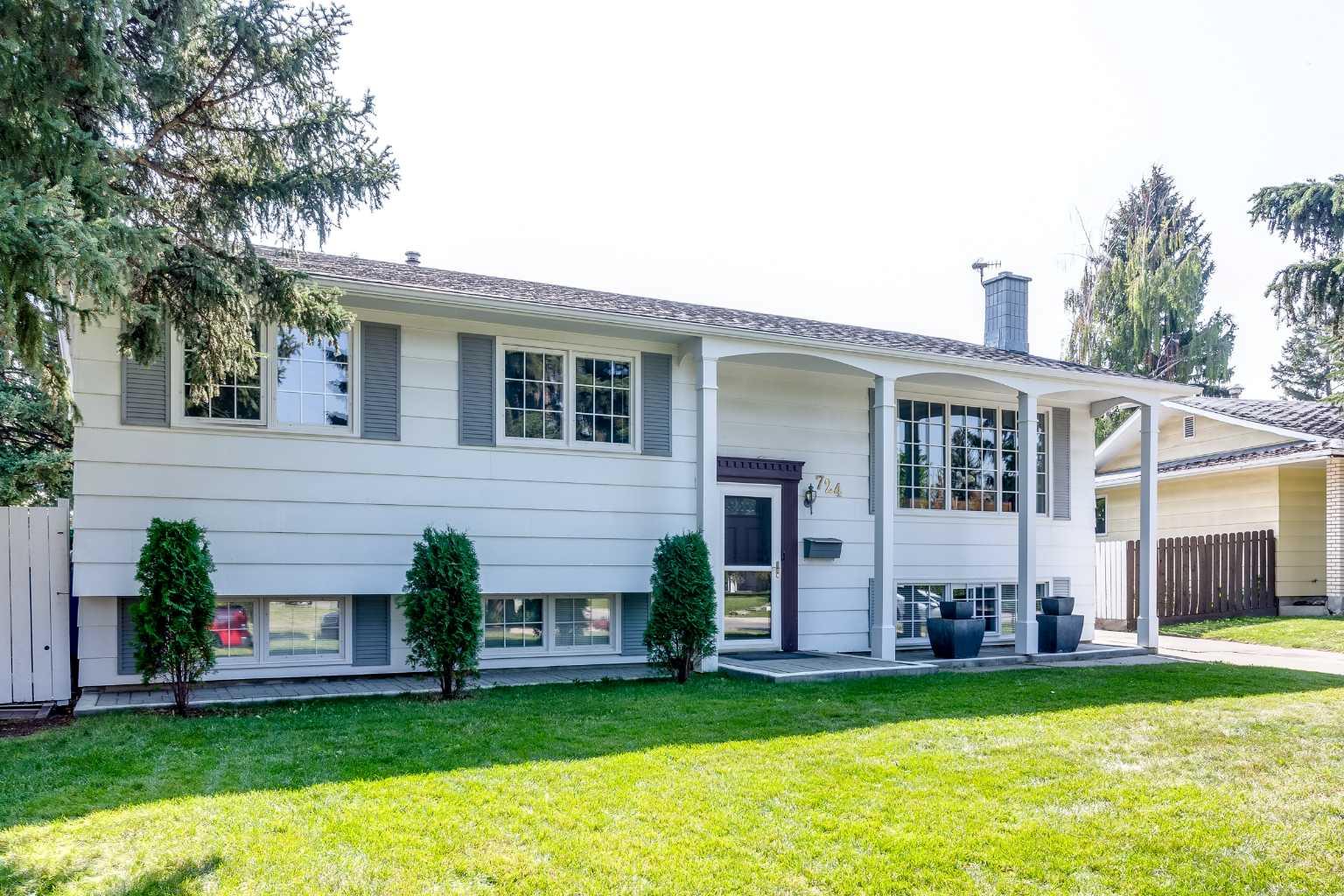 724 Wilton Pl SE, Calgary, AB T2J 2G3