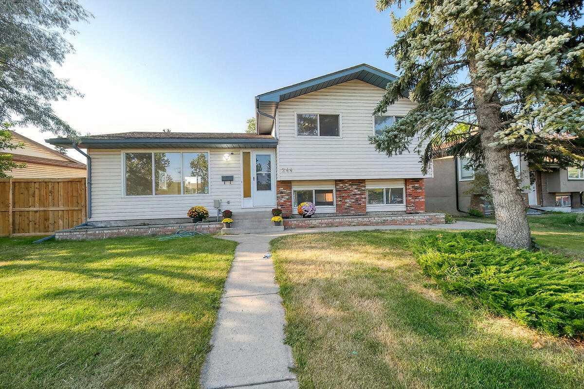 244 Pinetree Rd NE, Calgary, AB T1Y 1K3