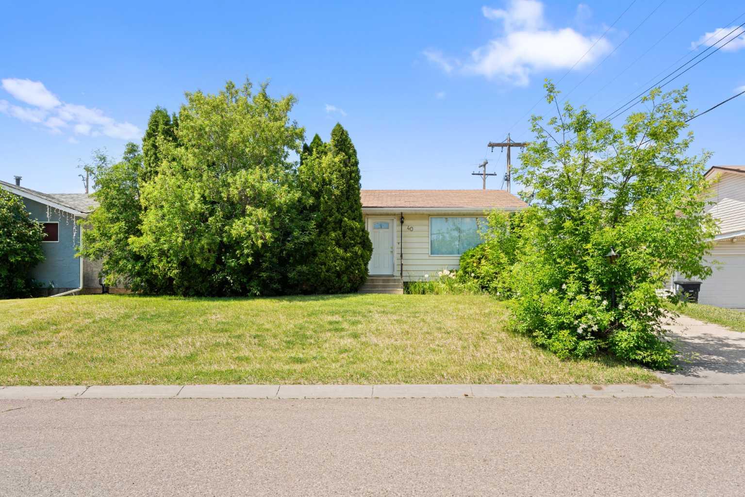 40 Lake Bevan Dr E, Brooks, AB T1R 0L3