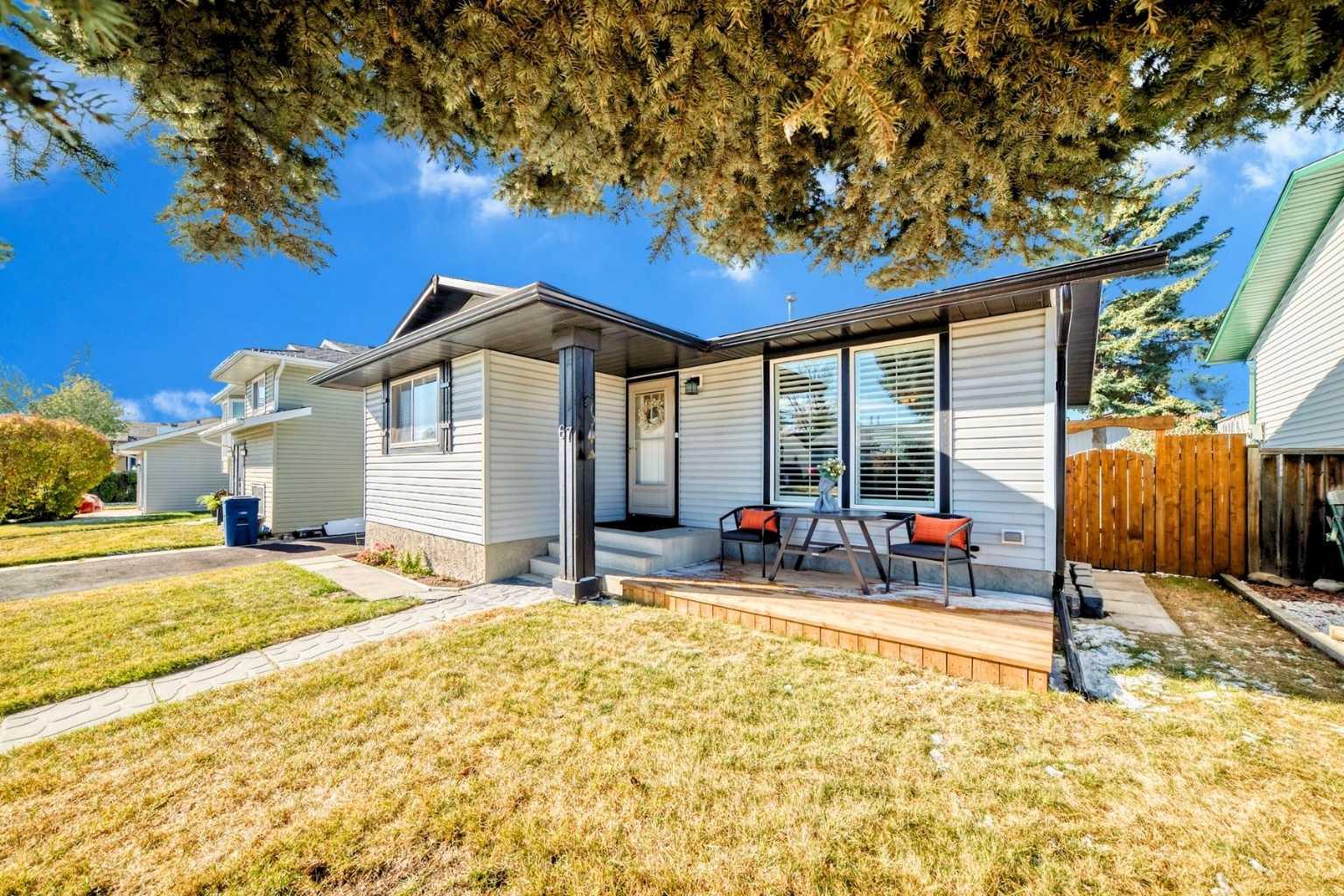 67 Sandstone Cres SE, Airdrie, AB T4B 1T5