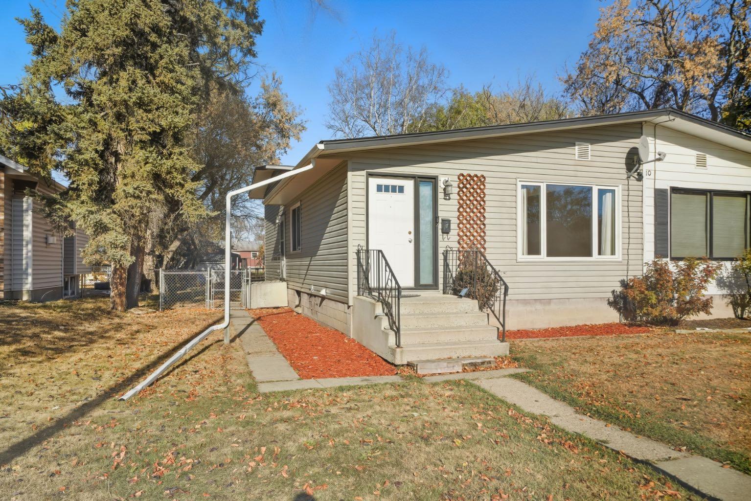 5510 52 Avenue, Lacombe, AB T4L 1L1