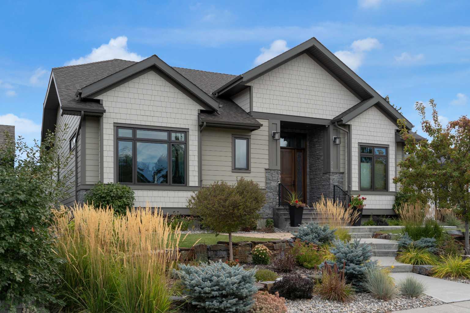 220 Parkwood Pl SE, Calgary, AB T2J 3X2