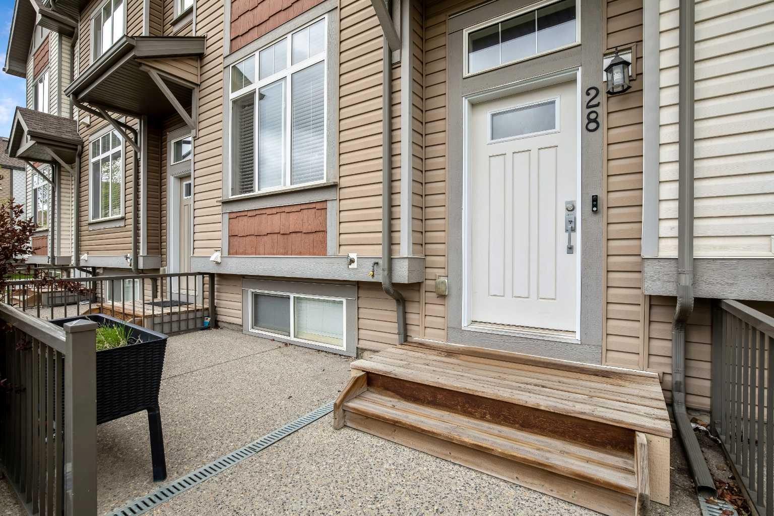 28 Copperpond Rise SE, Calgary, AB T2Z 5B9