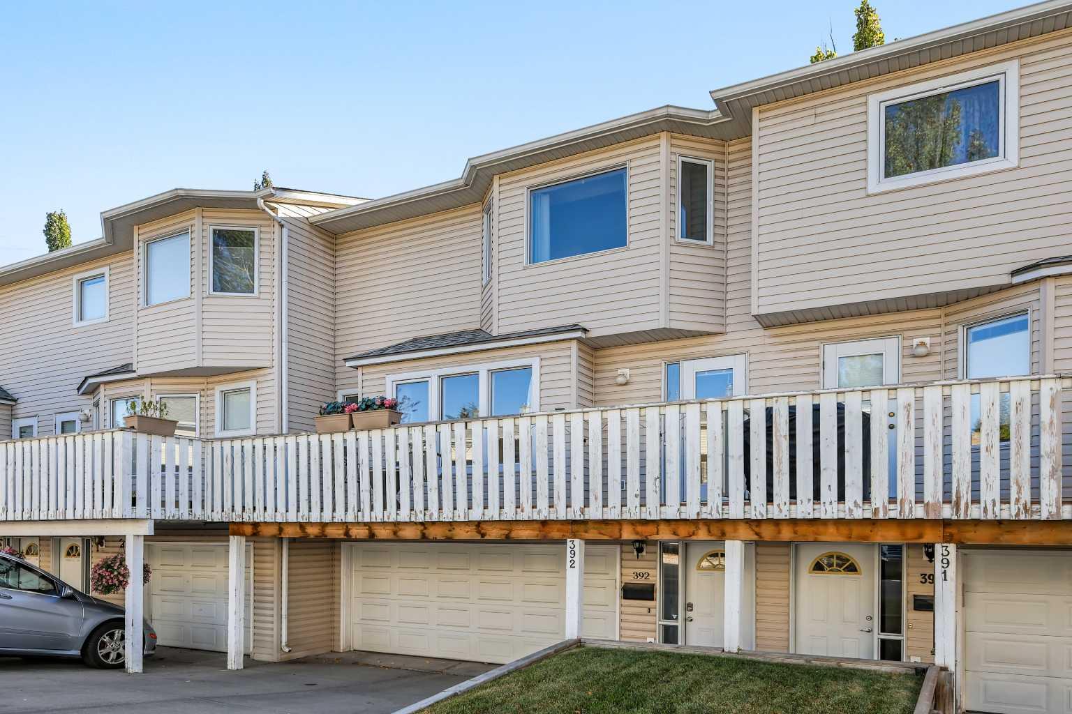 392 Killarney Glen Ct SW, Calgary, AB T3E 7H4