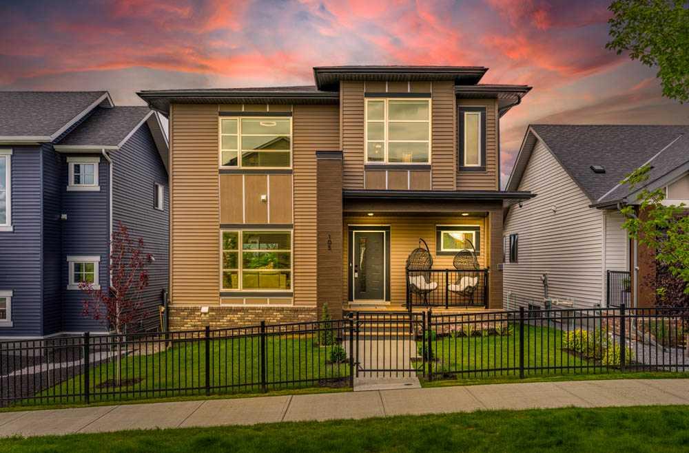 105 Lawthorn Greenway SE, Airdrie, AB T4A 3M7