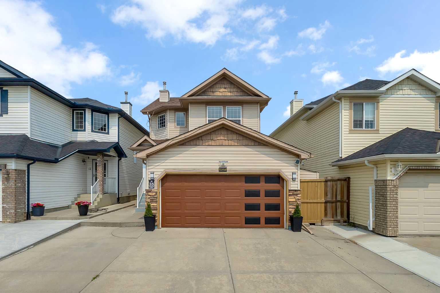 16 Saddletree Close NE, Calgary, AB T3J 5H9