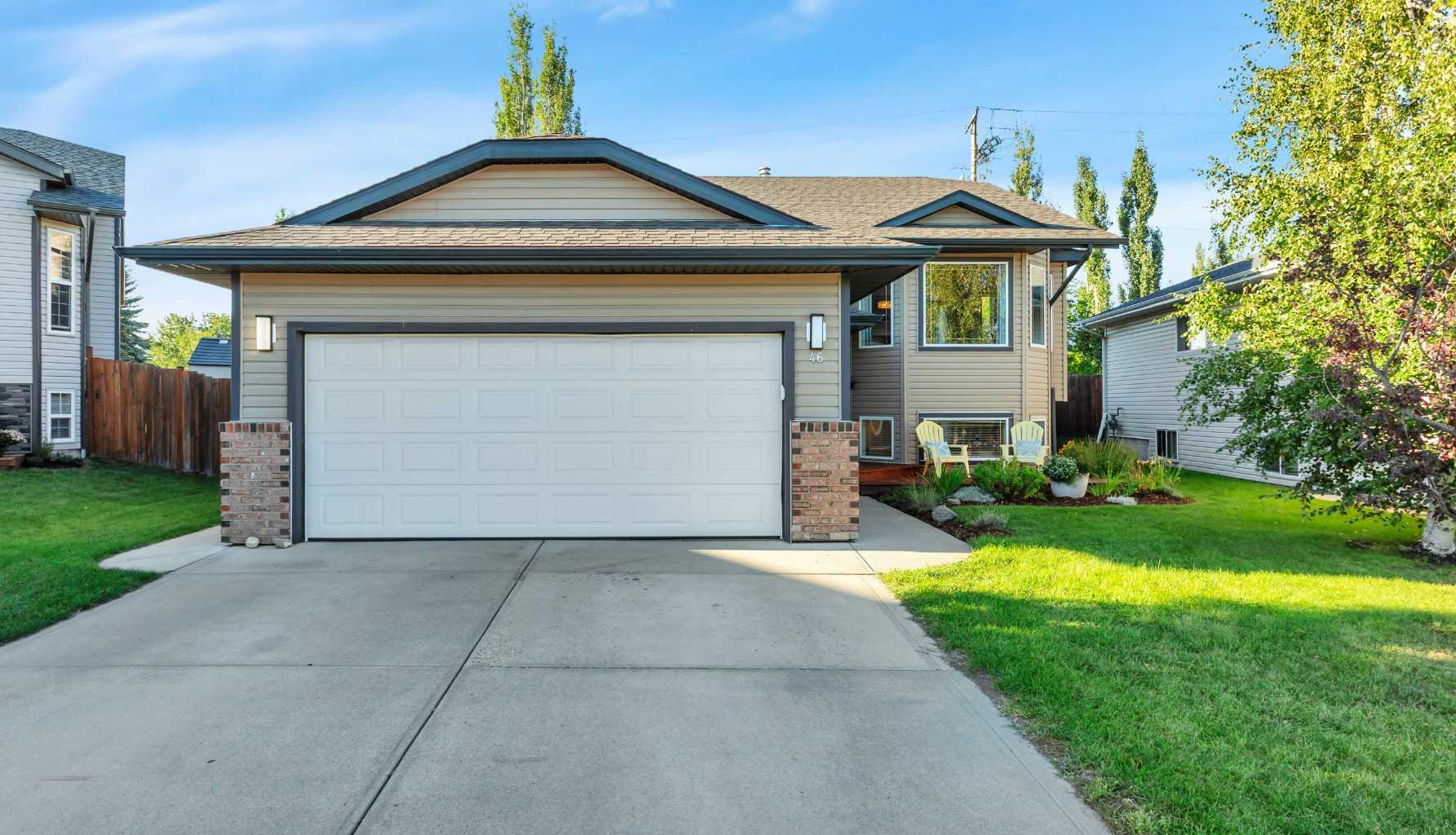 46 Lexington Close, Lacombe, AB T4L 2J3