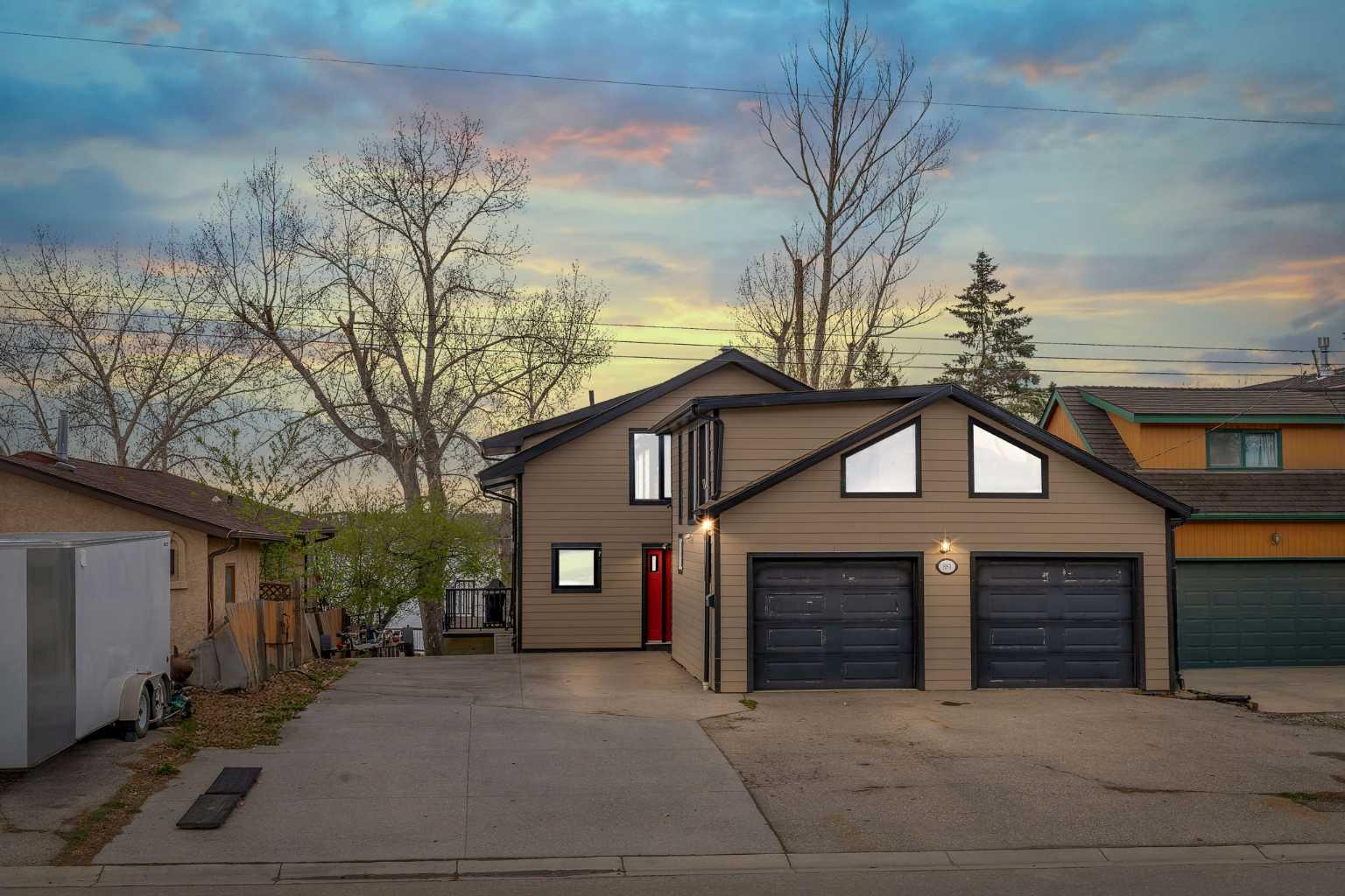 881 E Chestermere Dr, Chestermere, AB T1X 1A7