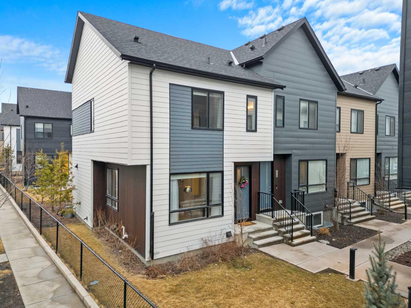 716 Redstone Cres NE, Calgary, AB T3N 1M3