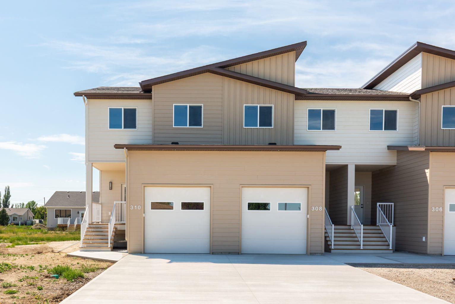308 S 50 W, Raymond, AB T0K 2S0