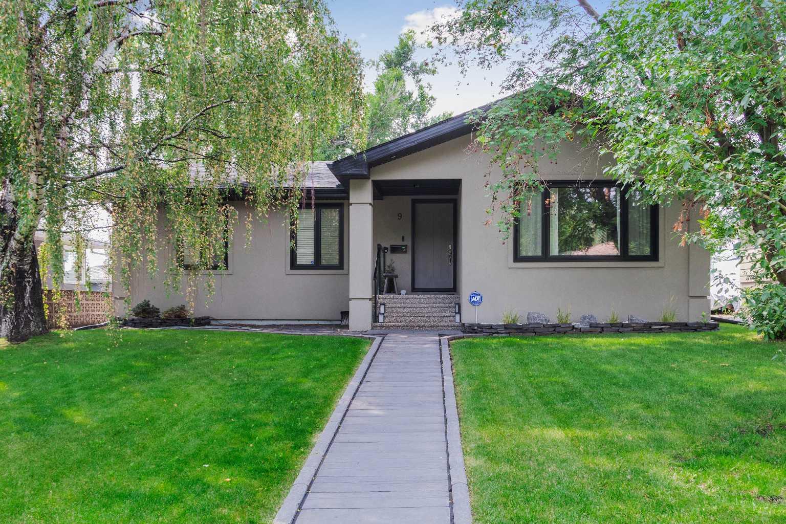 9 Manor Rd SW, Calgary, AB T2V 1Z8